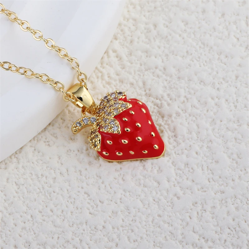 Collier pendentif fraise