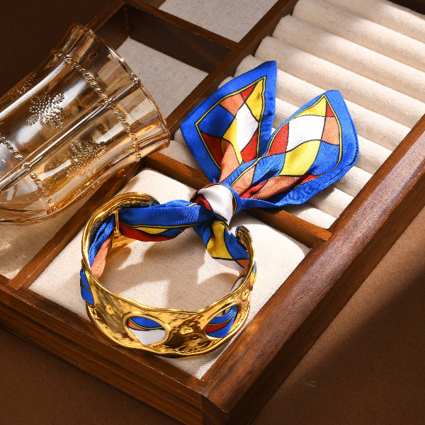 Bracelet manchette avec écharpe