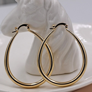 Boucles d'oreilles élégantes en forme de goutte d'eau