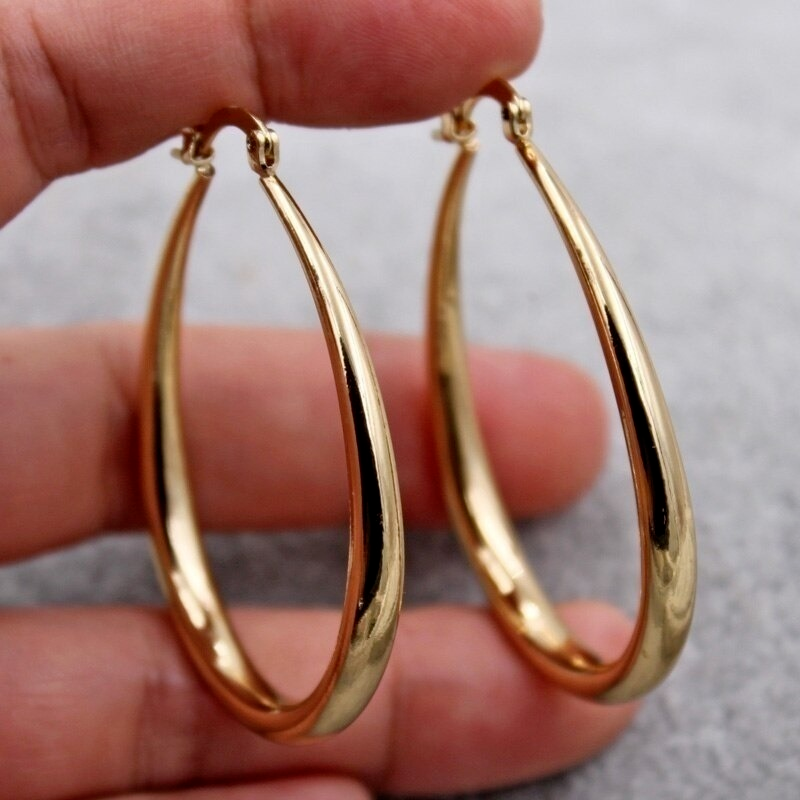 Boucles d'oreilles élégantes en forme de goutte d'eau