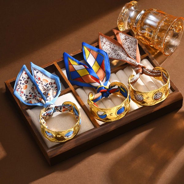 Bracelet manchette avec écharpe