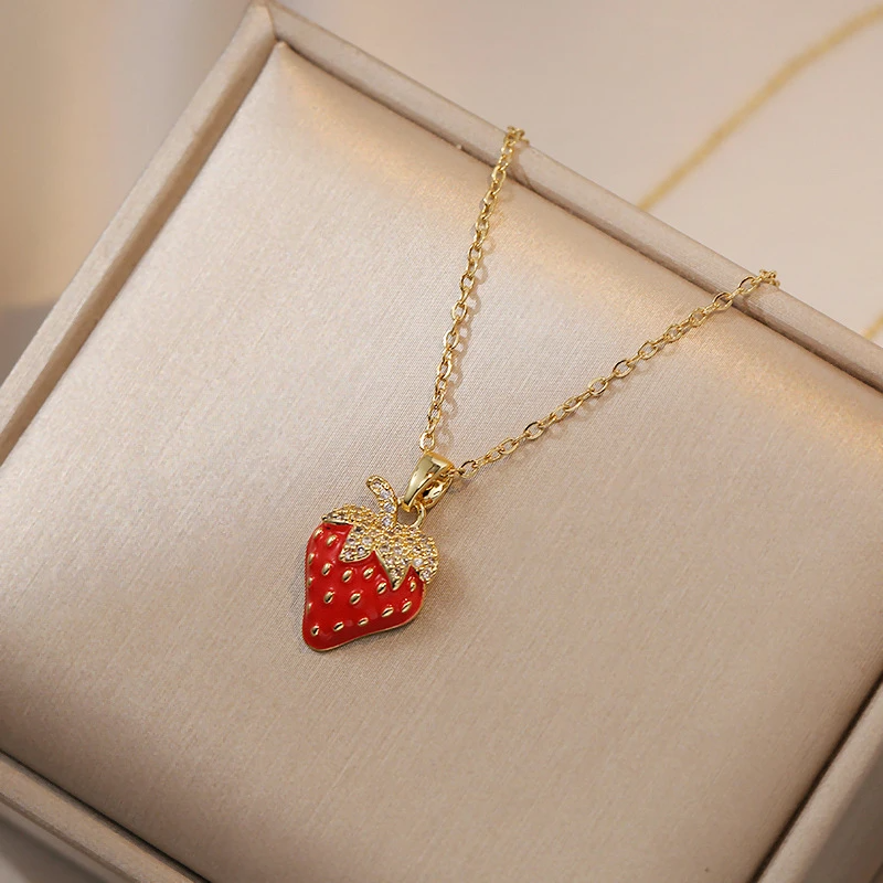 Collier pendentif fraise