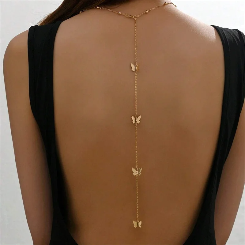 Collier long, dos nu